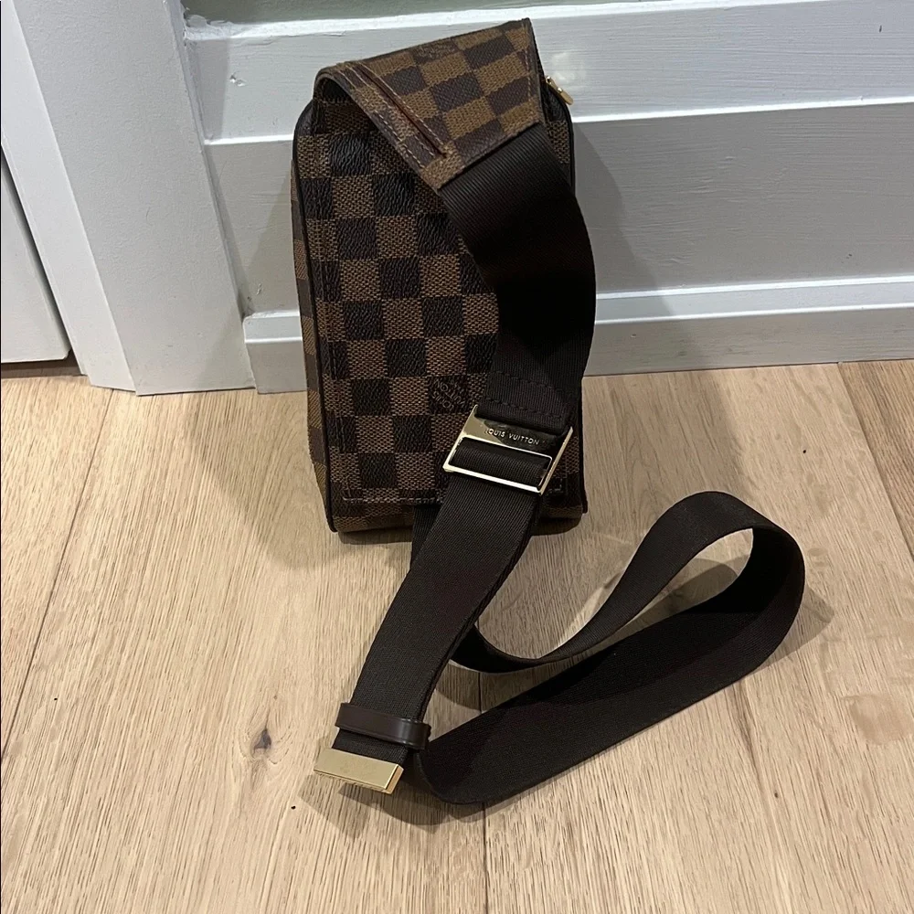Louis Vuitton Damier Ebene Geronimos Body Bag. - Picture 2 of 5